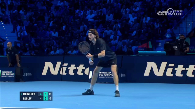 生涯中备受 生涯中备受